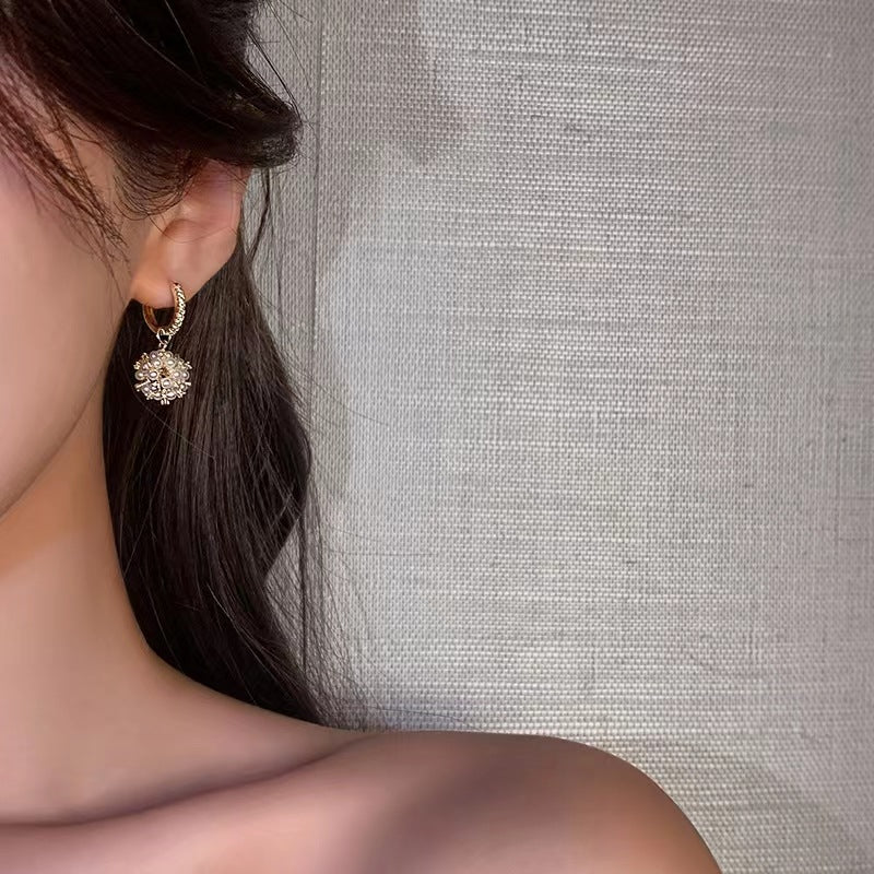 60712 Korean Beautiful Pearl And Zirconia Earring